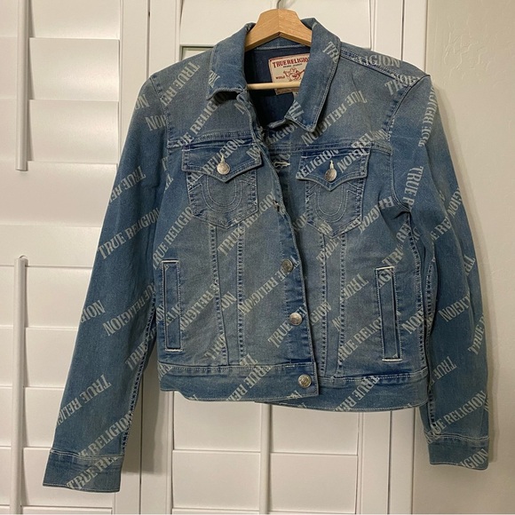 True Religion NWT Blue Light Wash Bliss Denim Logo Trucker Jacket women’s M - Picture 1 of 9